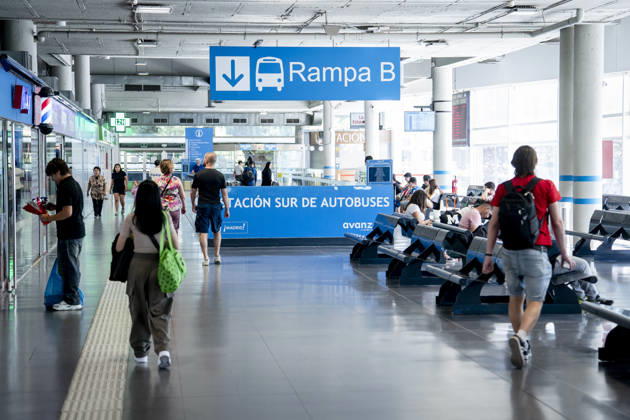 The DGT anticipates 6.9 million trips during the final special summer travel operation. Passengers wait at the South Bus Station during the summer return operation, on August 30, 2026, in Madrid, Spain. This year, the special operation began at 3:00 p.m. on Friday, August 28, and will conclude at midnight on Monday, August 31. The DGT estimates that the return travel will occur in waves and, as is the case every year, they will coincide with the outbound travel of those taking their vacations in September and with those returning to their usual residences in other European countries after the summer break. Furthermore, this return operation also coincides with the MotoGP Aragon Grand Prix, an event that will generate significant traffic—pa Copyright: xA.xPÃ rezxMecax 7738882