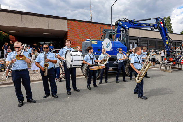 75th Anniversary of the Federal Police: Community Festival Hosted by the Federal Police Headquarters in Hanover; Blaulichtmeile ; The Federal Police Orchestra performs for visitors; Hanover; Federal Police Headquarters in Hanover, Lower Saxony, Hanover Region, Germany