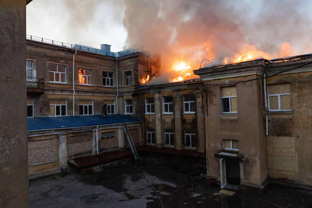Facility building hit by Russian airstrike in Kramatorsk KRAMATORSK, UKRAINE - AUGUST 30: A firefighter operates at a fire in a facility building following a Russian airstrike in Kramatorsk, Ukraine, on August 30, 2026. Francisco Richart Anadolu Kramatorsk Ukraine. Editorial use only. Please get in touch for any other usage.  Copyright: x2026xAnadoluxFranciscoxRichartx