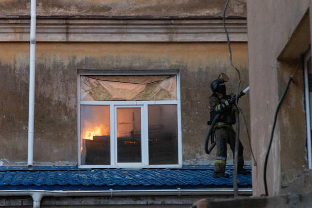 Facility building hit by Russian airstrike in Kramatorsk KRAMATORSK, UKRAINE - AUGUST 30: A firefighter operates at a fire in a facility building following a Russian airstrike in Kramatorsk, Ukraine, on August 30, 2026. Francisco Richart Anadolu Kramatorsk Ukraine. Editorial use only. Please get in touch for any other usage.  Copyright: x2026xAnadoluxFranciscoxRichartx