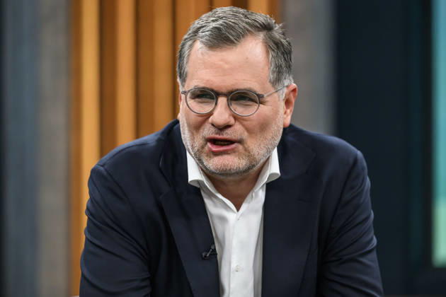 Pictured from left: Wolfgang Schmidt, former Head of the Federal Chancellery and Commissioner for the Intelligence Services, SPD, GER, Berlin, studio, guest on Caren Miosga’s show, political talk show, TV, program, recording, pre-recorded, Das Erste, from Studio 20 in Adlershof, topic: Russia’s hybrid war—how great is the threat to Germany?, August 30, 2026, Copyright: HMBxMedia UwexKoch