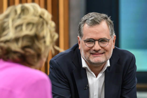 Pictured from left: Wolfgang Schmidt, former Chief of the Federal Chancellery and Commissioner for the Intelligence Services, SPD, GER, Berlin, studio, guest on Caren Miosga’s show, political talk show, TV, program, recording, pre-recorded, Das Erste, from Studio 20 in Adlershof, topic: Russia’s hybrid war—how great is the threat to Germany?, August 30, 2026, Copyright: HMBxMedia UwexKoch