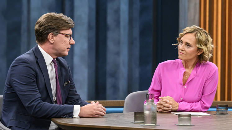 Pictured from left: Nico Lange, Director of the Institute for Risk Analysis and International Security, in conversation with Caren Miosga, GER, Berlin, studio, guest on Caren Miosga’s show, political talk show, TV, program, recording, pre-recorded, Das Erste, from Studio 20 in Adlershof, topic: Russia’s hybrid war—how great is the threat to Germany?, August 30, 2026, Copyright: HMBxMedia UwexKoch