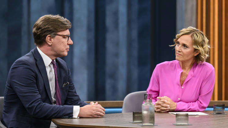 Pictured from left: Nico Lange, Director of the Institute for Risk Analysis and International Security, in conversation with Caren Miosga, GER, Berlin, studio, guest on Caren Miosga’s show, political talk show, TV, program, recording, pre-recorded, Das Erste, from Studio 20 in Adlershof, topic: Russia’s hybrid war—how great is the threat to Germany?, August 30, 2026, Copyright: HMBxMedia UwexKoch