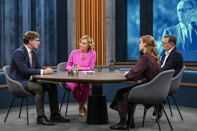 Pictured, from left: Nico Lange, Director of the Institute for Risk Analysis and International Security, in conversation with Caren Miosga; Wolfga Copyright: HMBxMedia UwexKoch