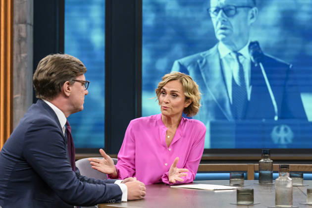 Pictured from left: Nico Lange, Director of the Institute for Risk Analysis and International Security, in conversation with Caren Miosga, GER, Berlin, studio, guest on Caren Miosga’s show, political talk show, TV, program, recording, pre-recorded, Das Erste, from Studio 20 in Adlershof, topic: Russia’s hybrid war—how great is the threat to Germany?, August 30, 2026, Copyright: HMBxMedia UwexKoch