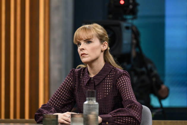 Pictured, from left: Hanna Notte, security and Russia expert, director of the Eurasia Program at the James Martin Center for Nonproliferation Studies (CNS), GER, Berlin, studio, guest on Caren Miosga’s show, political talk show, TV, program, recording, pre-recorded, Das Erste, from Studio 20 in Adlershof, topic: Russia’s hybrid war—how great is the thre Copyright: HMBxMedia UwexKoch