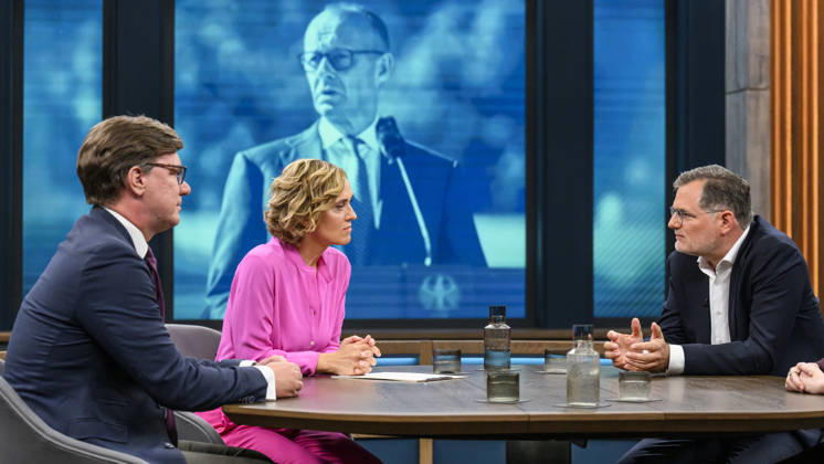 Pictured, from left: Nico Lange, Director of the Institute for Risk Analysis and International Security; Caren Miosga, in conversation with Wolfgang Schmidt, former Head of the Federal Chancellery and Commissioner for the Intelligence Services, SPD, GER, Berlin, studio, guest on Caren M Copyright: HMBxMedia UwexKoch