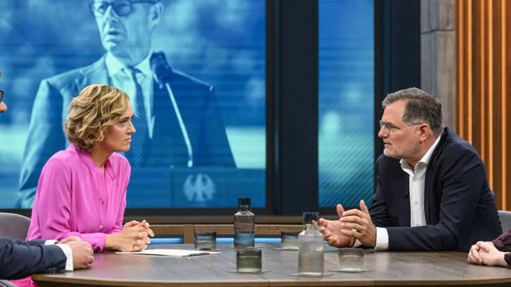 Pictured from left: Wolfgang Schmidt, former Chief of Staff to the Chancellor and Commissioner for the Intelligence Services, SPD, in conversation with Caren Miosga, GER, Berlin, studio, guest on Caren Miosga’s show, political talk show, TV, program, recording, pre-recorded, Das Erste, from Studio 20 in Adlershof, topic: Russia’s hybrid war—how great is the threat to Germ Copyright: HMBxMedia UwexKoch