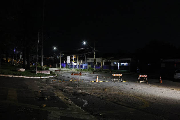 CAMPINAS, SP - 30.08.2026: TEMPORAL PROVOCA ESTRAGOS EM CAMPINAS - The storm that hit Campinas (SP) on Sunday afternoon (30) ripped the roof off the Paranapanema Health Center and the Brigida Chinaglia Costa CEI, on Rua Boaventura Lemos, in Jardim Guarani. The street was left without power and CPFL reported that it was working to restore the service. x3007580x  LeandroxFerreira