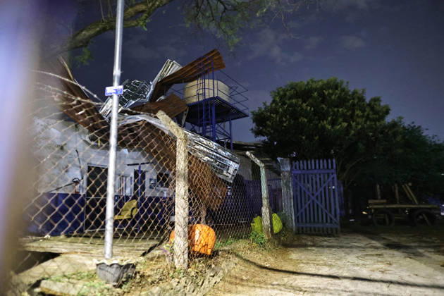 CAMPINAS, SP - 30.08.2026: TEMPORAL PROVOCA ESTRAGOS EM CAMPINAS - The storm that hit Campinas (SP) on Sunday afternoon (30) ripped the roof off the Paranapanema Health Center and the Brigida Chinaglia Costa CEI, on Rua Boaventura Lemos, in Jardim Guarani. The street was left without power and CPFL reported that it was working to restore the service. x3007589x  LeandroxFerreira