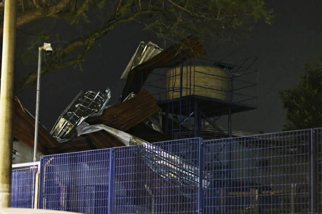 CAMPINAS, SP - 30.08.2026: TEMPORAL PROVOCA ESTRAGOS EM CAMPINAS - The storm that hit Campinas (SP) on Sunday afternoon (30) ripped the roof off the Paranapanema Health Center and the Brigida Chinaglia Costa CEI, on Rua Boaventura Lemos, in Jardim Guarani. The street was left without power and CPFL reported that it was working to restore the service. x3007590x LeandroxFerreira