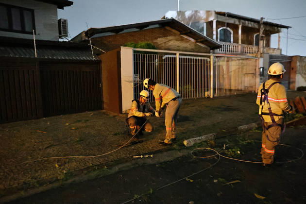 CAMPINAS, SP - 30.08.2026: TEMPORAL PROVOCA ESTRAGOS EM CAMPINAS - The storm that hit Campinas (SP) on Sunday afternoon (30) ripped the roof off the Paranapanema Health Center and the Brigida Chinaglia Costa CEI, on Rua Boaventura Lemos, in Jardim Guarani. The street was left without power and CPFL reported that it was working to restore the service. x3007592x  LeandroxFerreira