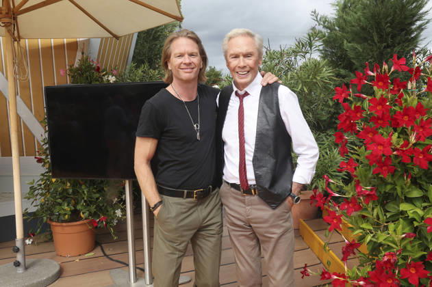 Mike Kraus with his father, Peter Kraus, on the ARD TV show *Immer wieder sonntags* at Europa-Park Rust, August 30, 2026 Foto:xAgenturxWehnertx xGränzdörferx xFuturexImagex sonntags3008_6892