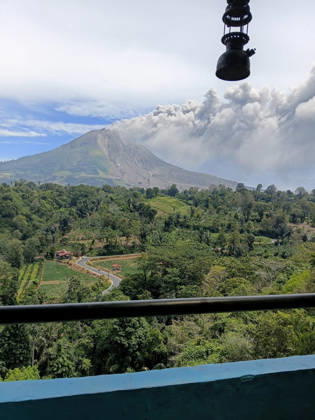 Mount Sinabung erupts in Indonesia, spewing ash 3.5 kilometers into sky KARO, INDONESIA - AUGUST 31: A thick column of volcanic ash rises from Mount Sinabung during an eruption in Karo Regency, North Sumatra, Indonesia, on August 31, 2026. The volcano erupted on Monday morning, sending a thick column of volcanic ash approximately 3,500 meters (3.5 kilometers) above its summit. Riski Cahyadi Anadolu Karo Indonesia. Editorial use only. Please get in touch for any other usage.  Copyright: x2026xAnadoluxRiskixCahyadix