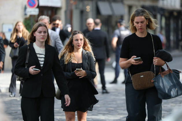 Nicolas Altmayer Funeral - Paris Guests and relatives during the funeral of French film producer Nicolas Altmayer at Saint Germain des Pres church in Paris, France on August 31, 2026. He was the co-founder of Mandarin Compagnie, and died in a car accident with his partner, Dior executive Mathilde Favier on August 17, aged 61 and 57, respectively. Photo by Raphael Lafargue ABACAPRESS.COM Paris France  Copyright: xLafarguexRaphael ABACAx