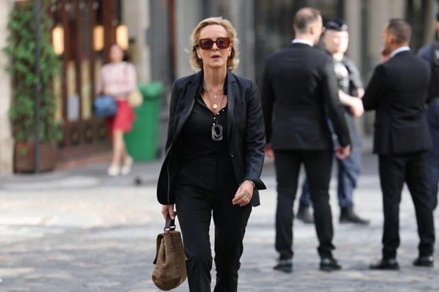 Nicolas Altmayer Funeral - Paris Guests and relatives during the funeral of French film producer Nicolas Altmayer at Saint Germain des Pres church in Paris, France on August 31, 2026. He was the co-founder of Mandarin Compagnie, and died in a car accident with his partner, Dior executive Mathilde Favier on August 17, aged 61 and 57, respectively. Photo by Raphael Lafargue ABACAPRESS.COM Paris France  Copyright: xLafarguexRaphael ABACAx