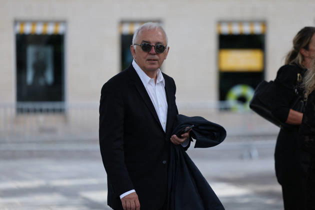 Nicolas Altmayer Funeral - Paris Guests and relatives during the funeral of French film producer Nicolas Altmayer at Saint Germain des Pres church in Paris, France on August 31, 2026. He was the co-founder of Mandarin Compagnie, and died in a car accident with his partner, Dior executive Mathilde Favier on August 17, aged 61 and 57, respectively. Photo by Raphael Lafargue ABACAPRESS.COM Paris France  Copyright: xLafarguexRaphael ABACAx