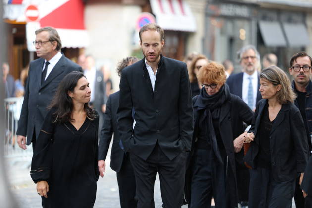 Nicolas Altmayer Funeral - Paris Guests and relatives during the funeral of French film producer Nicolas Altmayer at Saint Germain des Pres church in Paris, France on August 31, 2026. He was the co-founder of Mandarin Compagnie, and died in a car accident with his partner, Dior executive Mathilde Favier on August 17, aged 61 and 57, respectively. Photo by Raphael Lafargue ABACAPRESS.COM Paris France  Copyright: xLafarguexRaphael ABACAx