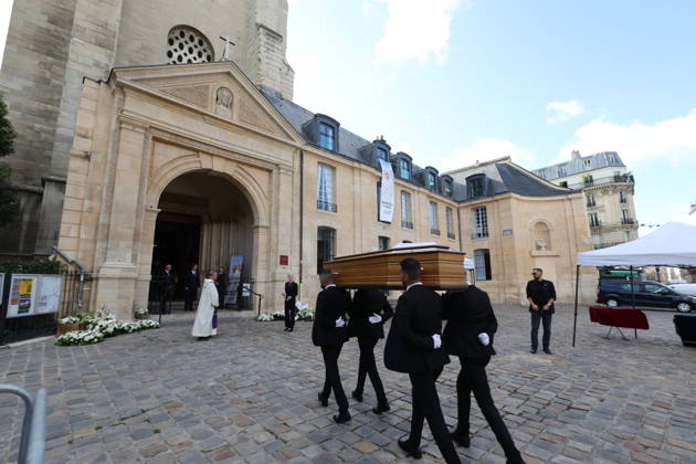 Nicolas Altmayer Funeral - Paris Coffin during the funeral of French film producer Nicolas Altmayer at Saint Germain des Pres church in Paris, France on August 31, 2026. He was the co-founder of Mandarin Compagnie, and died in a car accident with his partner, Dior executive Mathilde Favier on August 17, aged 61 and 57, respectively. Photo by Raphael Lafargue ABACAPRESS.COM Paris France  Copyright: xLafarguexRaphael ABACAx