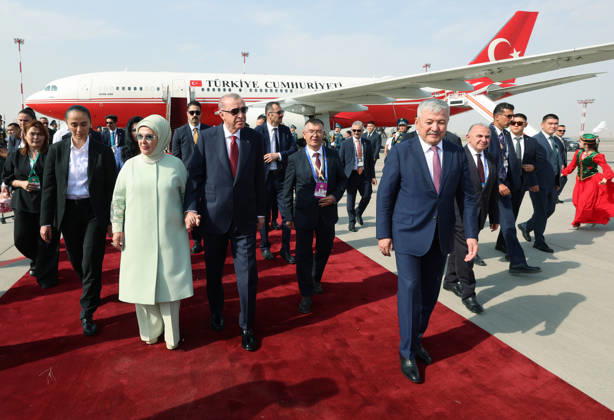 Turkish President Recep Tayyip Erdogan in Kyrgyzstan BISHKEK, KYRGYZSTAN - AUGUST 31 : (----EDITORIAL USE ONLY - MANDATORY CREDIT - TURKISH PRESIDENCY MURAT CETINMUHURDAR HANDOUT - NO MARKETING NO ADVERTISING CAMPAIGNS - DISTRIBUTED AS A SERVICE TO CLIENTS----) Turkish President Recep Tayyip Erdogan and his wife Emine Erdogan is welcomed by Kyrgyz Prime Minister Adylbek Kasymaliev and Turkiye s Ambassador Mekin Mustafa Kemal Okem upon his arrival at Manas International Airport to attend the Shanghai Cooperation Organisation (SCO) Summit in Bishkek, Kyrgyzstan on August 31, 2026. TUR Presidency Murat Cetinmuhurdar Anadolu Bishkek Kyrgyzstan. Editorial use only. Please get in touch for any other usage.  Copyright: x2026xAnadoluxTURxPresidency MuratxCetinmuhurdarx