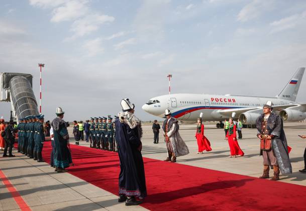 Kyrgyzstan Putin SCO Summit 9231790 31.08.2026 The plane carrying Russian President Vladimir Putin sits on the tarmac after landing at the Manas International Airport in Bishkek, Kyrgyzstan. Putin arrived in the Kyrgyz capital on August 31 to attend the Shanghai Cooperation Organization (SCO) summit. Andrey Gordeev Sputnik Bishkek Kyrgyzstan  Copyright: xAndreyxGordeevx