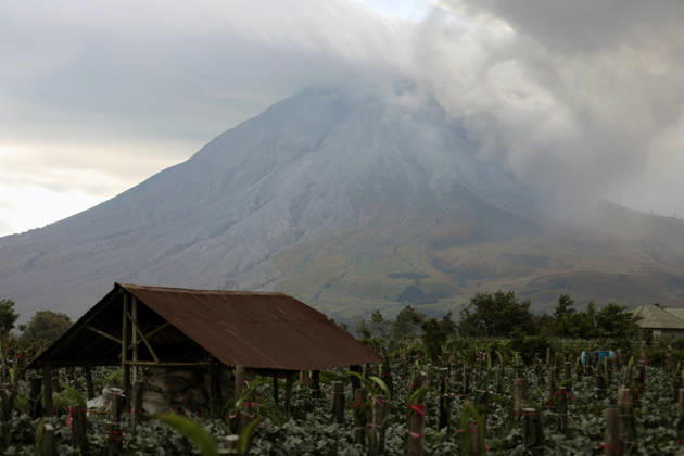 Indonesia s Sinabung volcano sends ash column 3.5 kilometers into the sky KARO, INDONESIA - AUGUST 31: A thick column of volcanic ash billows into the sky as Mount Sinabung continues to spew volcanic material in Karo Regency, North Sumatra, Indonesia, on August 31, 2026. The volcano erupted violently on Monday morning, sending ash clouds soaring approximately 3,500 meters (3.5 kilometers) above its summit, blanketing surrounding areas and prompting heightened monitoring by local authorities. Risky Cahyadi Anadolu Karo Indonesia. Editorial use only. Please get in touch for any other usage.  Copyright: x2026xAnadoluxRiskyxCahyadix