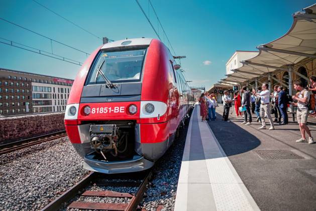PHOTOPQR LE MIDI LIBRE MiKAEL ANISSET NIMES 08 31 2026 INAUGURATION OF FRANCE S FIRST BATTERY-POWERED ELECTRIC TRAIN AT THE NIMES SNCF STATION ALSTOM Inauguration, this Monday, August 31, at Nîmes Center Station, of France’s first battery-powered train between Nîmes and Vauvert. The trial is scheduled to last two years. This project, which saves 20% in energy, is the result of a partnership between SNCF Voyageurs, Alstom, and the Occitanie Region. This collaboration is part of a national program involving five regions in total, with a total investment of 41 million euros. Nîmes, Aug. 31: Inauguration of France’s first battery-electric train at Nîmes railway station (NIMES GARD), France Copyright: xPHOTOPQR LExMIDIxLIBRE MAXPPPxMiKAELxANISSETx 20260831MDL5625 20260831MDL5625