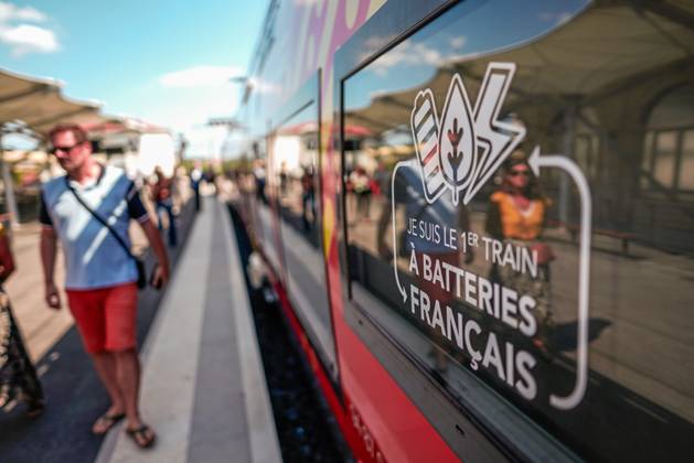 PHOTOPQR LE MIDI LIBRE MiKAEL ANISSET NIMES 08 31 2026 INAUGURATION OF FRANCE S FIRST BATTERY-POWERED ELECTRIC TRAIN AT THE NIMES SNCF STATION ALSTOM Inauguration, this Monday, August 31, at Nîmes Center Station, of France’s first battery-powered train between Nîmes and Vauvert. The trial is scheduled to last two years. This project, which saves 20% in energy, is the result of a partnership between SNCF Voyageurs, Alstom, and the Occitanie Region. This collaboration is part of a national program involving five regions in total, with a total investment of 41 million euros. Nîmes, Aug. 31: Inauguration of France’s first battery-electric train at Nîmes railway station (NIMES GARD), France Copyright: xPHOTOPQR LExMIDIxLIBRE MAXPPPxMiKAELxANISSETx 20260831MDL5798 20260831MDL5798