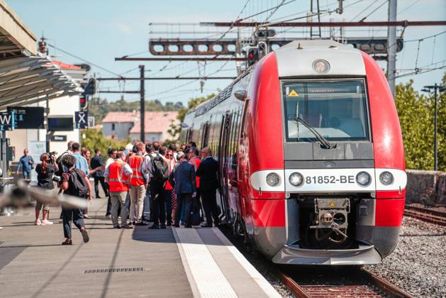 PHOTOPQR LE MIDI LIBRE MiKAEL ANISSET NIMES August 31, 2026 INAUGURATION OF FRANCE S FIRST BATTERY-POWERED ELECTRIC TRAIN AT THE NIMES SNCF STATION ALSTOM Inauguration, this Monday, August 31, at Nîmes Center Station, of France’s first battery-powered train running between Nîmes and Vauvert. The trial is scheduled to last two years. This project, which saves 20% in energy, is the result of a partnership between SNCF Voyageurs, Alstom, and the Occitanie Region. This collaboration is part of a national program involving five regions in total, with a total investment of 41 million euros. Nîmes, Aug. 31: Inauguration of France’s first battery-electric train at Nîmes railway station, NÎMES GARD, France Copyright: xPHOTOPQR LExMIDIxLIBRE MAXPPPxMiKAELxANISSETx 20260831MDL5799 20260831MDL5799