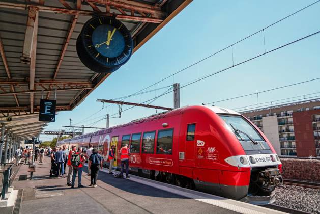 PHOTOPQR LE MIDI LIBRE MiKAEL ANISSET NIMES August 31, 2026 INAUGURATION OF FRANCE S FIRST BATTERY-POWERED ELECTRIC TRAIN AT THE NIMES SNCF STATION ALSTOM Inauguration, this Monday, August 31, at Nîmes Center Station, of France’s first battery-powered train running between Nîmes and Vauvert. The trial is scheduled to last two years. This project, which saves 20% in energy, is the result of a partnership between SNCF Voyageurs, Alstom, and the Occitanie Region. This collaboration is part of a national program involving five regions in total, with a total investment of 41 million euros. Nîmes, Aug. 31: Inauguration of France’s first battery-electric train at Nîmes railway station, NÎMES GARD, France Copyright: xPHOTOPQR LExMIDIxLIBRE MAXPPPxMiKAELxANISSETx 20260831MDL5800 20260831MDL5800