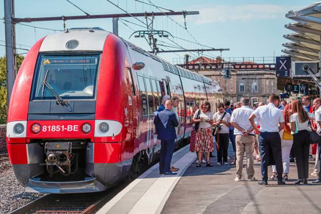 PHOTOPQR LE MIDI LIBRE MiKAEL ANISSET NIMES August 31, 2026 INAUGURATION OF FRANCE S FIRST BATTERY-POWERED ELECTRIC TRAIN AT THE NIMES SNCF STATION ALSTOM Inauguration, this Monday, August 31, at Nîmes Center Station, of France’s first battery-powered train running between Nîmes and Vauvert. The trial is scheduled to last two years. This project, which saves 20% in energy, is the result of a partnership between SNCF Voyageurs, Alstom, and the Occitanie Region. This collaboration is part of a national program involving five regions in total, with a total investment of 41 million euros. Nîmes, Aug. 31: Inauguration of France’s first battery-electric train at Nîmes railway station, NÎMES GARD, France Copyright: xPHOTOPQR LExMIDIxLIBRE MAXPPPxMiKAELxANISSETx 20260831MDL5801 20260831MDL5801