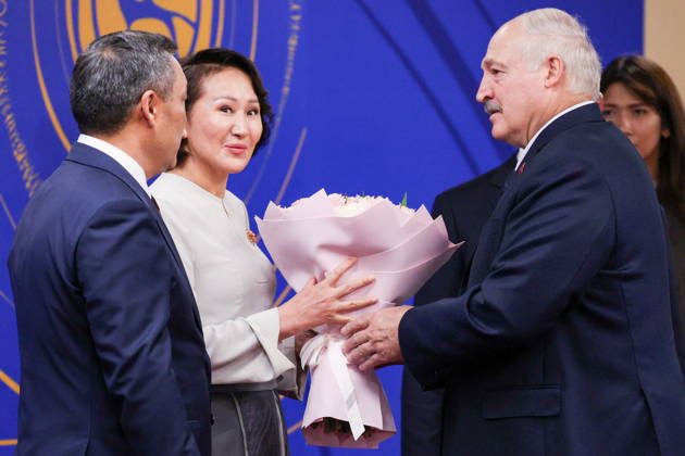 KYRGYZSTAN, BISHKEK - AUGUST 31, 2026: Sadyr Japarov, President of Kyrgyzstan, and his wife Aigul greet Alexander Lukashenko (L-R), President of Belarus, during a ceremony to open the 2026 World Nomad Games at Bishkek Arena. Vyacheslav Prokofyev Russian Presidential Press and Information Office TASS  96910182