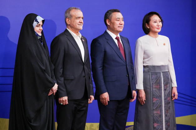 KYRGYZSTAN, BISHKEK - AUGUST 31, 2026: Zahra Pezeshkian, her father Masoud Pezeshkian, President of Iran, Sadyr Japarov, President of Kyrgyzstan, and his wife Aigul (L-R) pose during a ceremony to open the 2026 World Nomad Games at Bishkek Arena Bishkek Kyrgyzstan  - ZUMAt113 20260831_zaa_t113_256 Copyright: xVyacheslavxProkofyevx