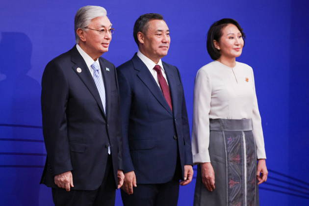 KYRGYZSTAN, BISHKEK - AUGUST 31, 2026: Kassym-Jomart Tokayev, President of Kazakhstan, Sadyr Japarov, President of Kyrgyzstan, and his wife Aigul (L-R) pose during a ceremony to open the 2026 World Nomad Games at Bishkek Arena Bishkek Kyrgyzstan  - ZUMAt113 20260831_zaa_t113_261 Copyright: xVyacheslavxProkofyevx