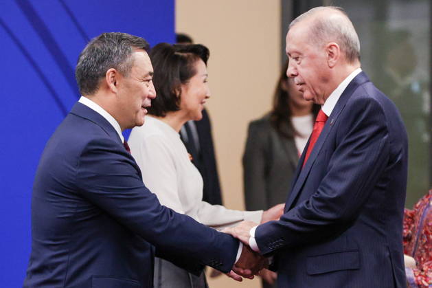 KYRGYZSTAN, BISHKEK - AUGUST 31, 2026: Sadyr Japarov (L), President of Kyrgyzstan, greets his counterpart Recep Tayyip Erdogan of Turkey during a ceremony to open the 2026 World Nomad Games at Bishkek Arena Bishkek Kyrgyzstan  - ZUMAt113 20260831_zaa_t113_349 Copyright: xVyacheslavxProkofyevx