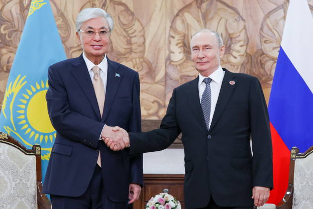 KYRGYZSTAN, BISHKEK - AUGUST 31, 2026: Kassym-Jomart Tokayev (L), President of Kazakhstan, and his counterpart Vladimir Putin of Russia shake hands during a meeting on the sidelines of the 2026 SCO Summit. Peter Kovalev TASS  96913922