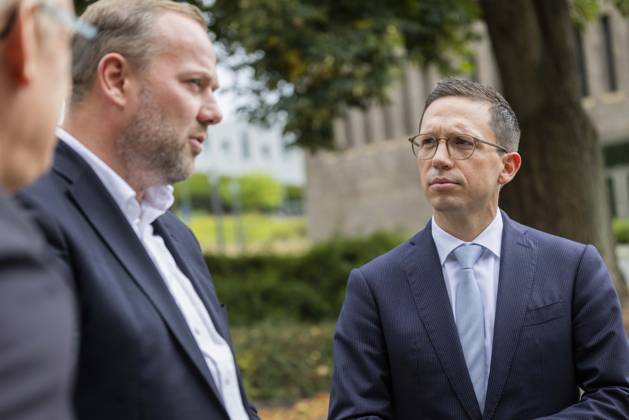 Falko Mohr, Lower Saxony’s Minister of Science and Culture, at the invitation of mayoral candidate Robert Alferink (pictured on the left) in Osnabrück; invitation to tour a housing complex operated by the Osnabrück Student Services Organization; August 31, 2026; SPD Osnabrück election campaign