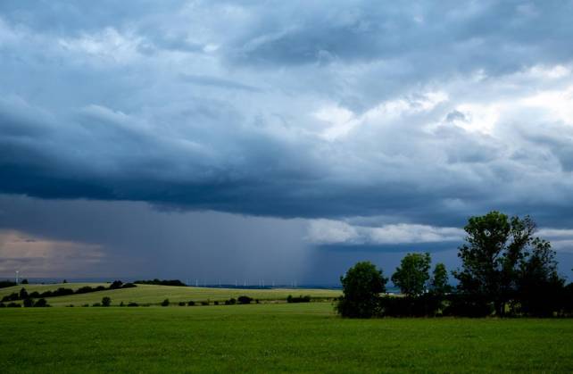 THUNDERSTORMS OVER THURINGIA ** FOR EDITORIAL PURPOSES ONLY ** EDITORIAL USE ONLY ** Aug. 31, 2026, Gügleben A heavy rain shower passes over Thuringia in the evening, as photographed here near Erfurt. Germany, Thuringia, Gügleben. Copyright SaschaxFromm Copyright: SaschaxFromm doc87emyvoecuav2zwri0v ,EDITORIAL USE ONLY Copyright: SaschaxFromm