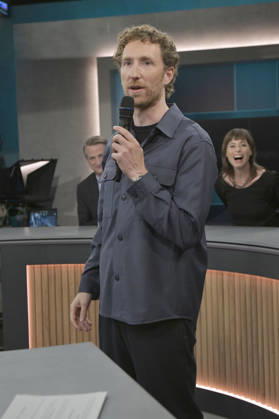 Louis Klamroth on the ARD talk show *Hart aber fair* at the Adlershof Studio in Berlin, August 31, 2026 Foto:xM.xBehrensx xFuturexImagex hart_fair3108_6801