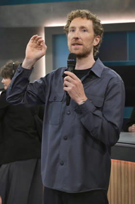 Louis Klamroth on the ARD talk show *Hart aber fair* at the Adlershof Studio in Berlin, August 31, 2026 Foto:xM.xBehrensx xFuturexImagex hart_fair3108_6802