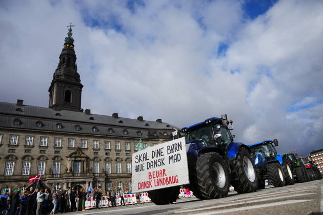 Denmark Farmers demonstrate against a fertilization law in front of the Danish Parliament, Christiansborg, in Copenhagen, Denmark, Tuesday, September 1, 2026. The organization Sust  Copyright: MadsxClausxRasmussenx spdk20260901-093656-L
