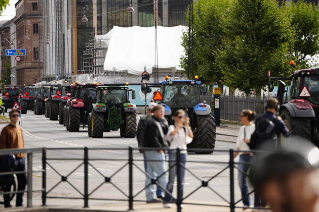 Denmark Farmers demonstrate against a fertilization law in front of the Danish Parliament, Christiansborg, in Copenhagen, Denmark, Tuesday, September 1, 2026. The organization Sust  Copyright: MadsxClausxRasmussenx spdk20260901-093826-L