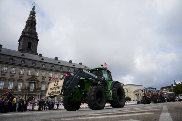 Denmark Farmers demonstrate against a fertilization law in front of the Danish Parliament, Christiansborg, in Copenhagen, Denmark, Tuesday, September 1, 2026. The organization Sust  Copyright: MadsxClausxRasmussenx spdk20260901-094335-L