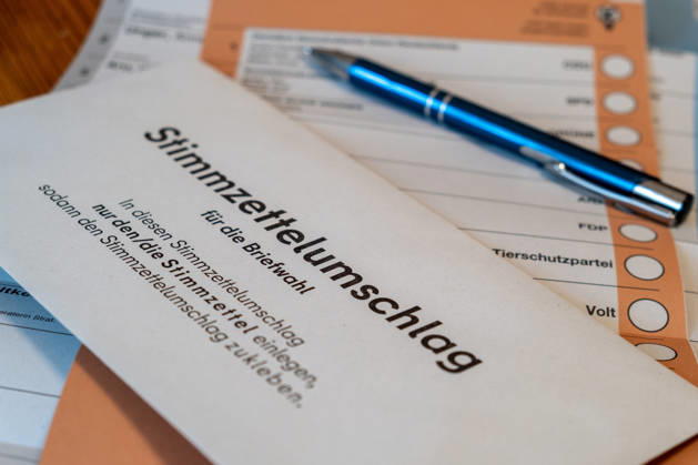 Absentee voting materials, including a ballot and a ballot envelope, for the Berlin House of Representatives election on September 20, 2026 Absentee voting materials S-P202609011110.jpg