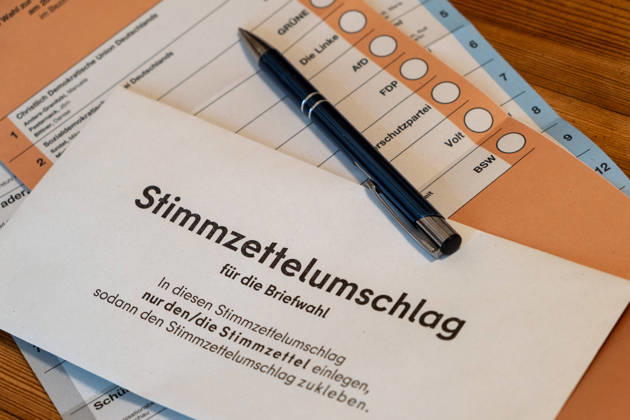 Absentee voting materials, including a ballot and a ballot envelope, for the Berlin House of Representatives election on September 20, 2026 Absentee voting materials S-P202609011134.jpg