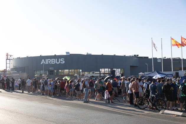Airbus is set to undergo another round of mediation with the unions this Tuesday following the refusal to suspend the strike. Airbus workers gather outside the Getafe headquarters on September 1, 2026, in Getafe, Madrid, Spain. The Airbus workforce at the Getafe (Madrid), San Pablo, and Tablada (Seville) facilities has decided by a majority not to suspend the current indefinite strike following Monday’s vote at their respective assemblies, unlike employees in Illescas, Toledo, who voted last Friday to suspend the strike. A new mediation session between the company and the unions will take place this Tuesday at SIMA. SEPTEMBER 1, 2026 Jesús Hellí Getafe, Madrid Getafe, Madrid, Spain  Copyright: xJesusxHellinx 7742305