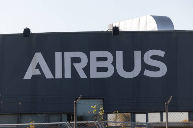 Airbus is set to undergo another round of mediation with the unions this Tuesday following the refusal to suspend the strike. Airbus workers gather outside the Getafe headquarters on September 1, 2026, in Getafe, Madrid, Spain. The Airbus workforce at the Getafe (Madrid), San Pablo, and Tablada (Seville) facilities has decided by a majority not to suspend the current indefinite strike following Monday’s vote at their respective assemblies, unlike employees in Illescas, Toledo, who voted last Friday to suspend the strike. A new mediation session between the company and the unions will take place this Tuesday at SIMA. SEPTEMBER 1, 2026 Jesús Hellí Getafe, Madrid Getafe, Madrid, Spain  Copyright: xJesusxHellinx 7742307