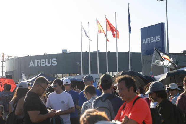 Airbus is set to undergo another round of mediation with the unions this Tuesday following the refusal to suspend the strike. Airbus workers gather outside the Getafe headquarters on September 1, 2026, in Getafe, Madrid, Spain. The Airbus workforce at the Getafe (Madrid), San Pablo, and Tablada (Seville) facilities has decided by a majority not to suspend the current indefinite strike following Monday’s vote at their respective assemblies, unlike employees in Illescas, Toledo, who voted last Friday to suspend the strike. A new mediation session between the company and the unions will take place this Tuesday at SIMA. SEPTEMBER 1, 2026 Jesús Hellí Getafe, Madrid Getafe, Madrid, Spain  Copyright: xJesusxHellinx 7742308