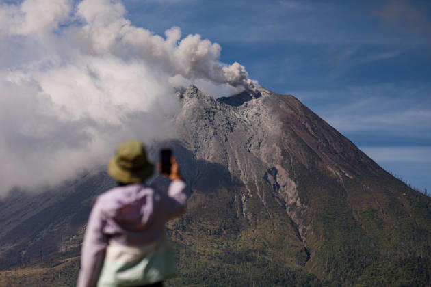 Volcanic activity continues at Mount Sinabung following massive eruption KARO, INDONESIA - SEPTEMBER 1: Volcanic activity continues at Mount Sinabung as it spews volcanic material in Karo Regency, North Sumatra, Indonesia, on September 1, 2026. Following a massive eruption on August 31 that sent a thick column of volcanic ash approximately 3,500 meters (3.5 kilometers) above its summit, the ongoing ashfall and atmospheric disruptions led to the cancellation of 21 flights to and from Kualanamu International Airport. Risky Cahyadi Anadolu Karo Indonesia. Editorial use only. Please get in touch for any other usage.  Copyright: x2026xAnadoluxRiskyxCahyadix